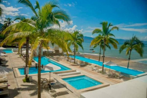 Harbor 13008A Artistic beachfront studio by Moikkarentals